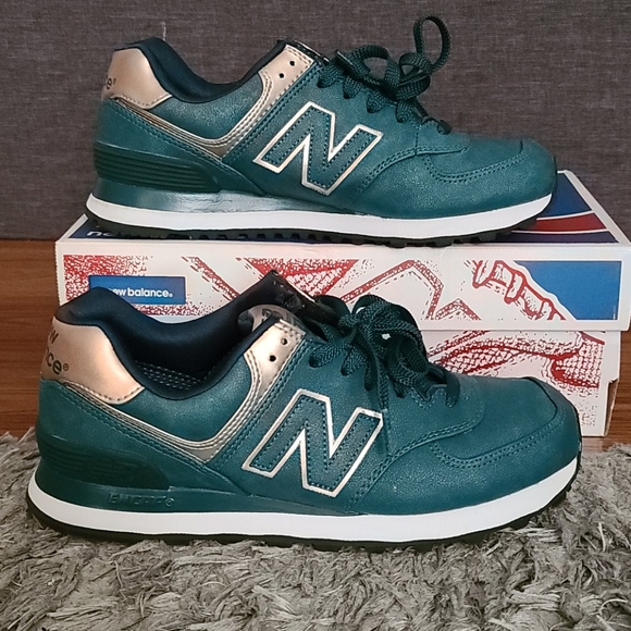 Womens Classic New Balance - Picture 2 of 4